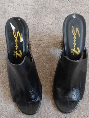 Seven7 Black Croc-Embossed Open-Back Mule